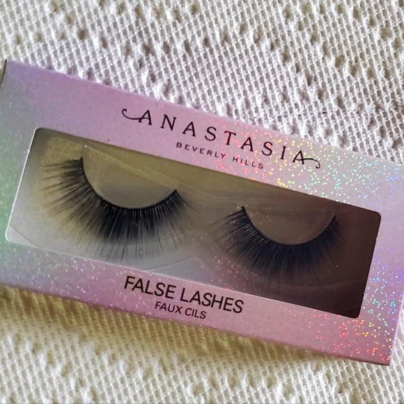 Anastasia Beverly Hills - "Norvina® False Lashes" (Snasy) - Picture 1 of 3